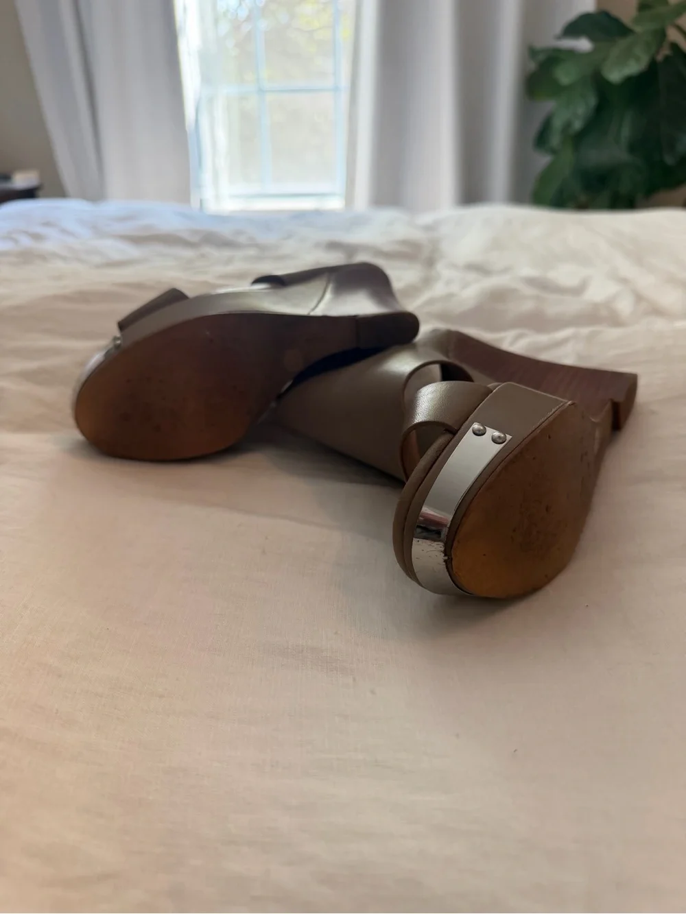 Vince Camuto Taupe Brown Leather Open-Toe Wedge Sandals